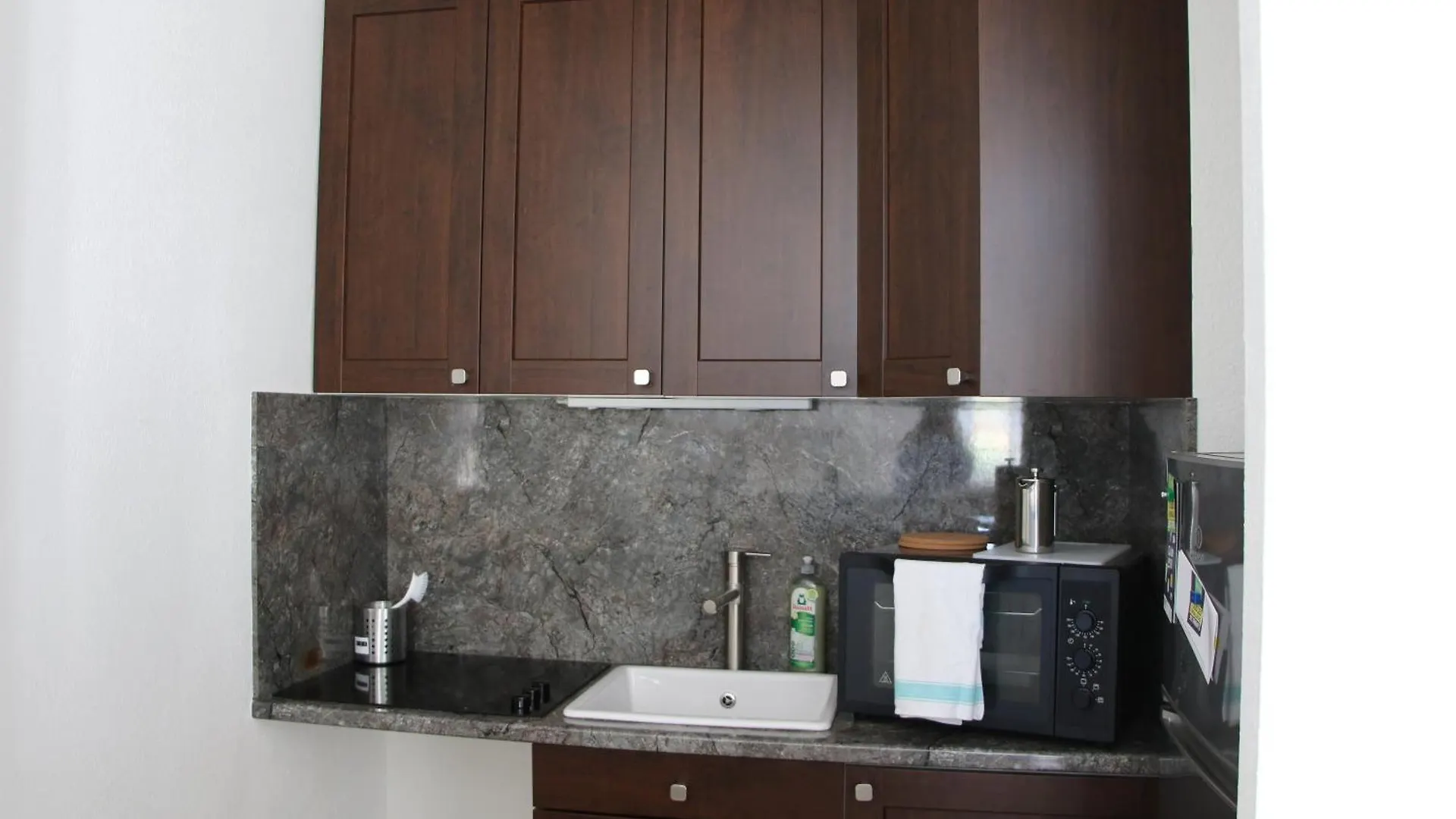 Appartement Calm Avec Parking 10 Mins A Pied De Centre Avignon 0*,  France