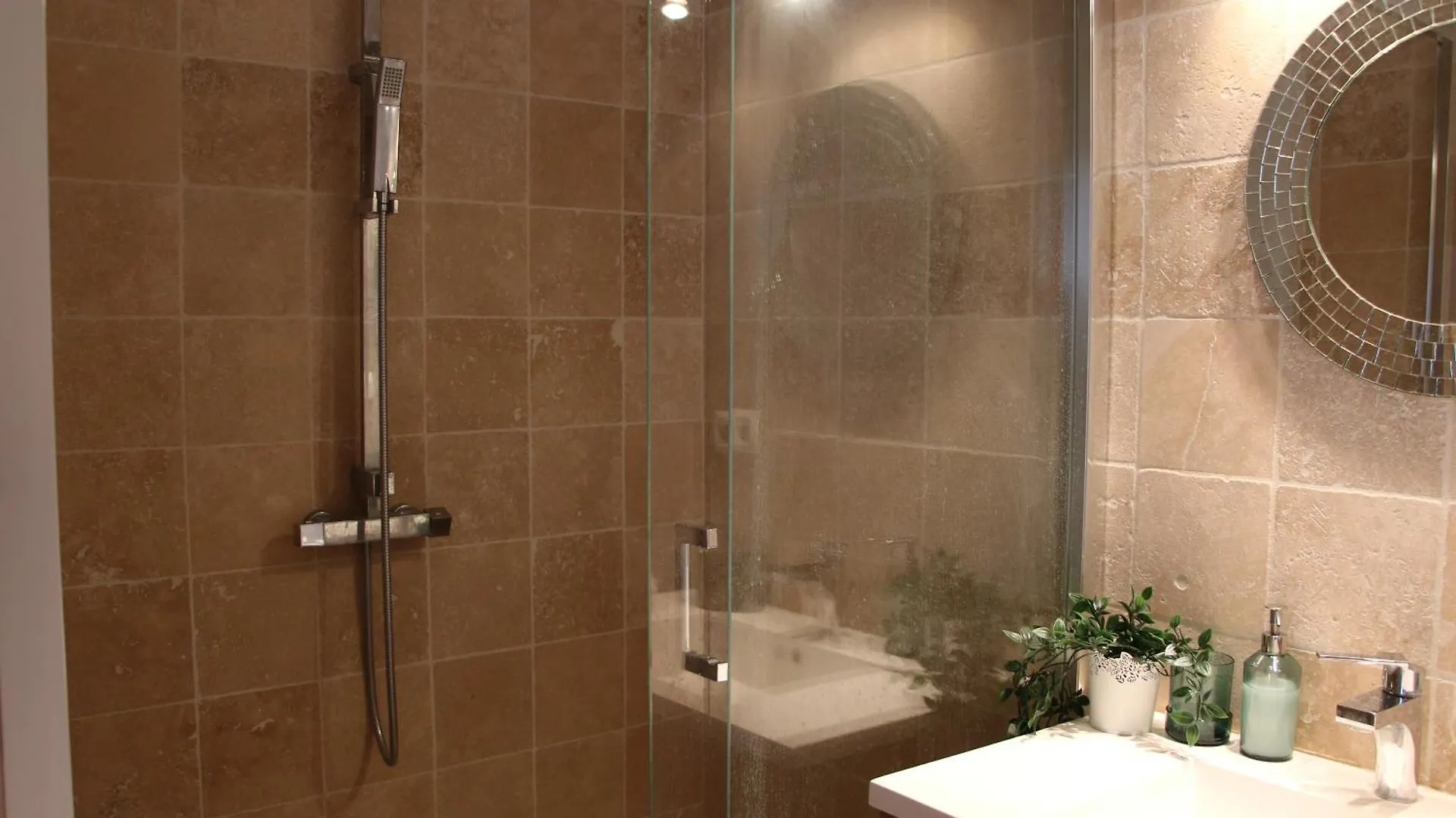 Appartement Calm Avec Parking 10 Mins A Pied De Centre Avignon Apartment